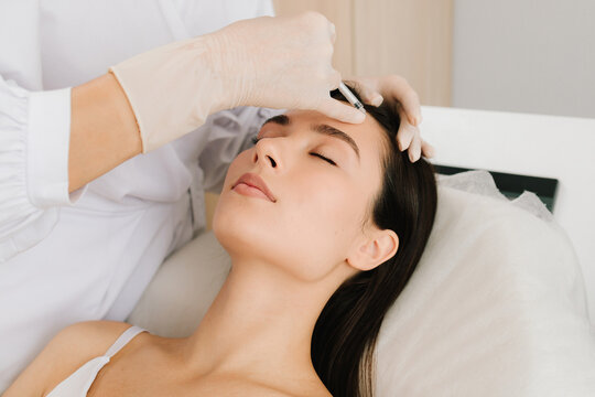 Forehead botulinum toxin injection smooths fine lines and relaxes muscles. Non-surgical forehead rejuvenation with botulinum toxin. Forehead Injection close-up.