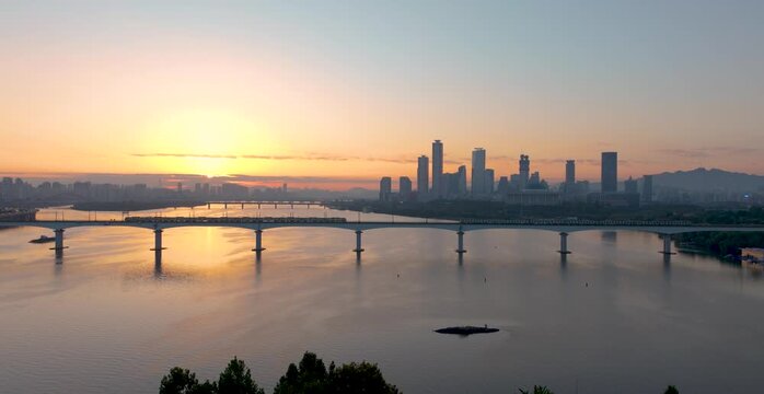An aerial view of Seoul's Hangang River, Yeouido, and Seonyudo Park in autumn