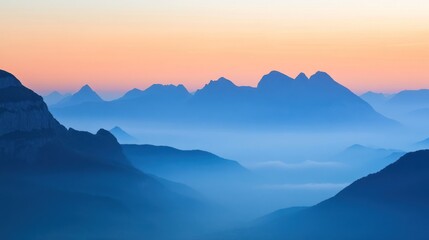 Obraz premium Misty mountain range at dawn