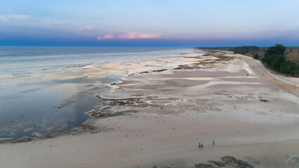 Walakiri's Beauty at Low Tide: A Stunning Panorama of Sand and Sunset