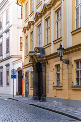 Obraz premium Narrow street of Old Prague