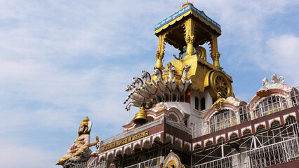 Fototapeta premium Colorful mythological sculptures seen on the arch building of Vaishno Devi Temple, Haridwar, Uttarakhand, India