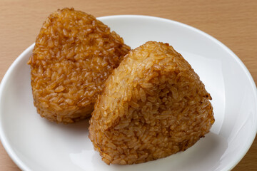 二個の焼きおにぎり