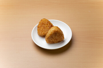 二個の焼きおにぎり