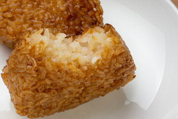 食べかけの焼きおにぎり