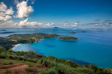 Fototapeta premium Beautiful marine nature of Thailand. Waves on the ocean. Green tropical island. Blue clear sky. 