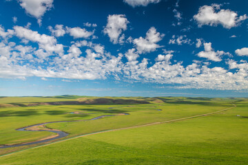 Obraz premium The scenery of the Mergel River on the Hulun Buir Grassland in Inner Mongolia Autonomous Region, China