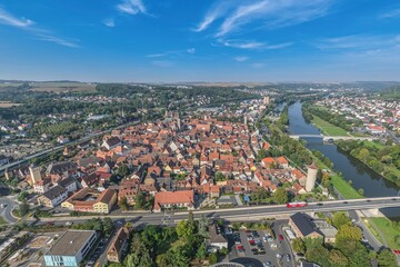 Die Region um die Stadt Ochsenfurt im südlichen Maindreieck aus der Vogelperspektive