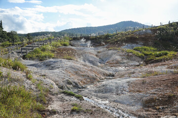 不毛な温泉地帯