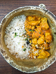 Chicken curry serving with white rice and peanuts