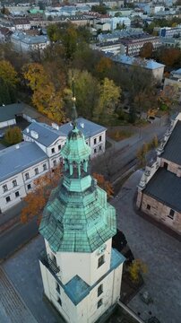 Kielce - Polska - widok z drona na panorame miasta. Wierzowce i zabytki
