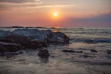 Obraz premium sunset over the sea at les issambres