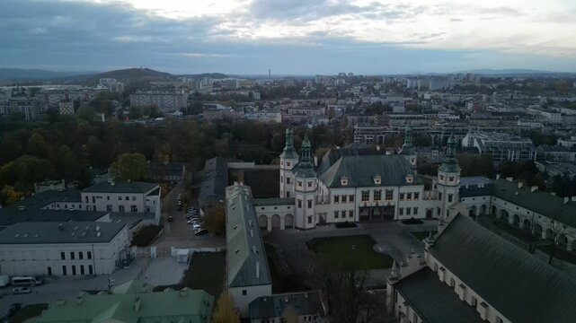 Kielce - Polska - widok z drona na panorame miasta. Wierzowce i zabytki