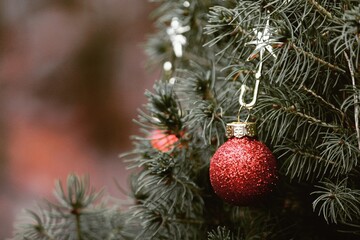 Close-up of red Christmas ornament with golden reflections — festive macro detail and blurred background with copy space for text.