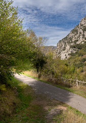Path around Valdemurio reservoir in autumn. Bear Trail. Quirós, Asturias, Spain
