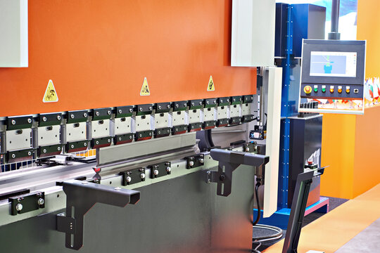 Metal sheet bending industrial machine