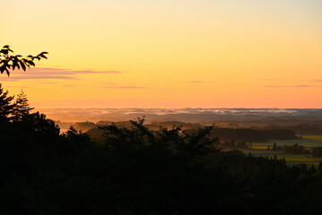 東八甲田家族旅行村から望む七戸市街地の朝景（青森県）
