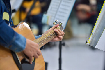 Practice the guitar chord playing