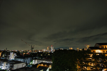 朝日　朝焼け　都会の朝日