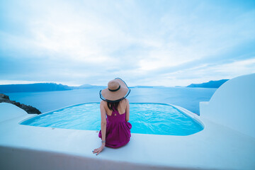 サントリーニのホテルのプール