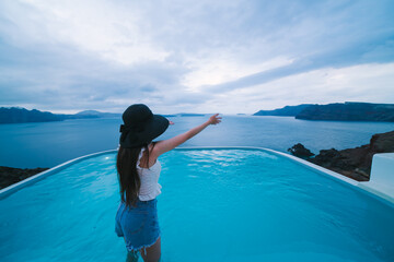 サントリーニのホテルのプール