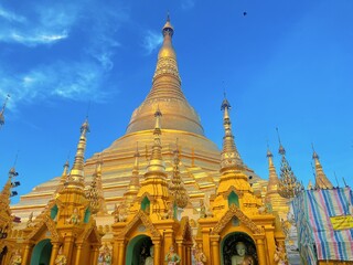 Fototapeta premium Shwedagon Pagoda in Yangon Myanmar, Famous Golden Buddhist Temple Landmark with Blue Sky