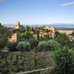 Obraz premium Granada, Spain - 21 Oct 2025: View to Alcazaba from The Palacio de Generalife, La Alhambra, Granada
