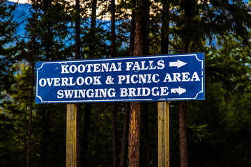 Fototapeta premium Close-Up View of Kootenai Falls Direction Sign