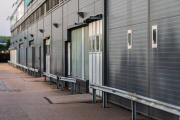 Obraz premium Industrial warehouse exterior with doors and barriers.