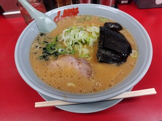 豚骨醤油ラーメン