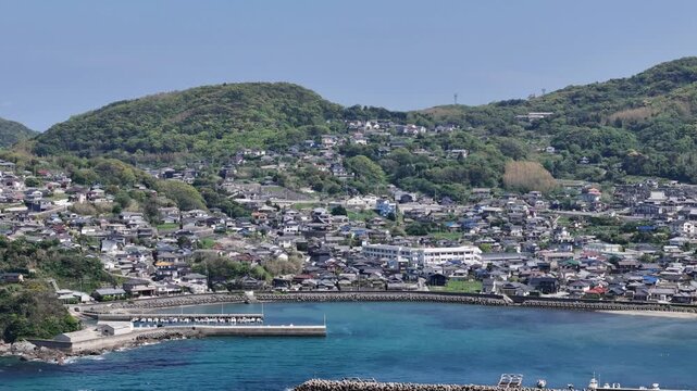 長崎県長崎市、五島灘の風景を空撮しました。遠くに軍艦島が見えます。