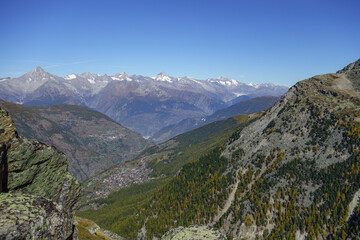 herbst in den schweizer alpen