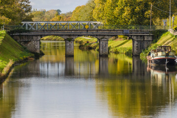 Pont sur le canal de Nantes &agrave; Brest, ville de Blain.