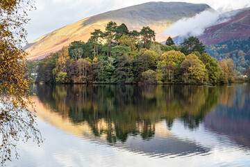 Fototapeta premium Autumn colours in the landscape in Grasmere in the English Lake District