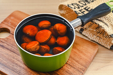 熱湯を入れて置く