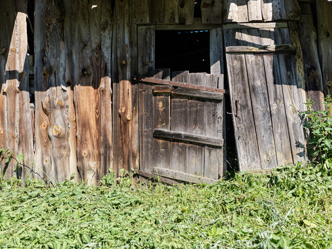 Old gate leading to silent barn