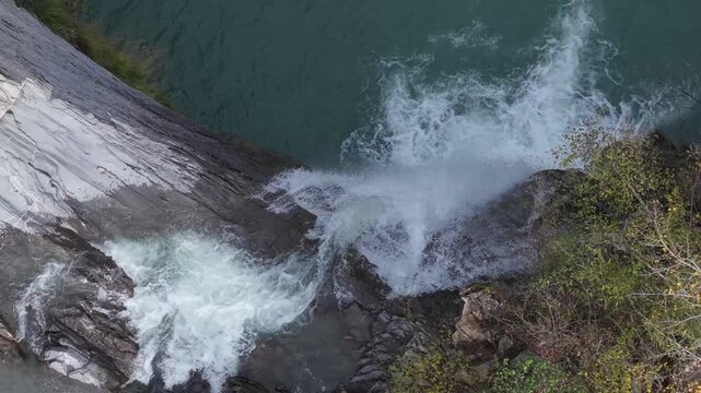 Cascata di alta Montagna