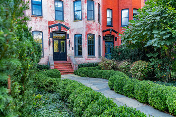 Well-preserved rowhouses with bay windows and manicured front garden. Real estate charm in the capital’s historic district.