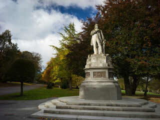 Obraz premium Bradford, West Yorkshire, England, United Kingdom, 25th October 2025, Statue of Samuel Lister in Lister Park