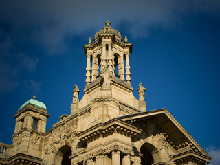 Fototapeta premium Bradford, West Yorkshire, England, United Kingdom, 25th October 2025, Cartwright Hall Gallery in Lister Park