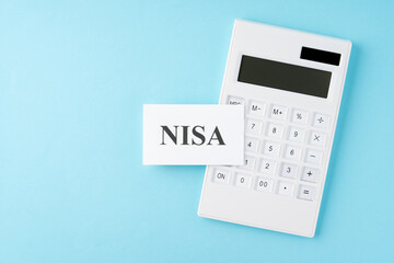 水色背景にNISAの文字と電卓