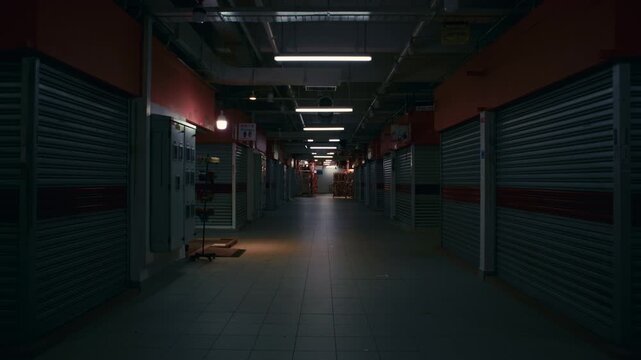 Empty Street Market Scene &ndash; Quiet atmosphere with cold artificial light and solitude.