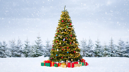 Obraz premium Illuminated Christmas Tree in a Snowy Forest with Gifts and Falling Snow decorated lights