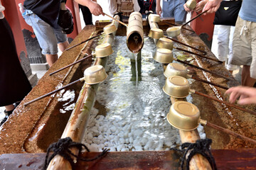 鎌倉の神社の涼し気な手水場