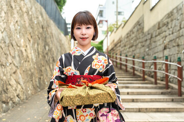 贈答品を持ってお出かけ