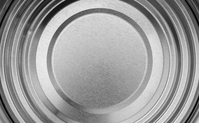 Blick in eine Blechdose