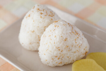 白ごまおにぎり