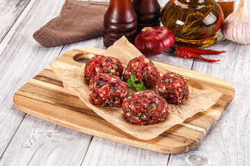 Raw beef meatballs for cooking