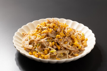 焼きとうもろこしとツナと蓮根の豆もやし和え