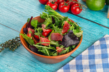Salad with salmon and arugula